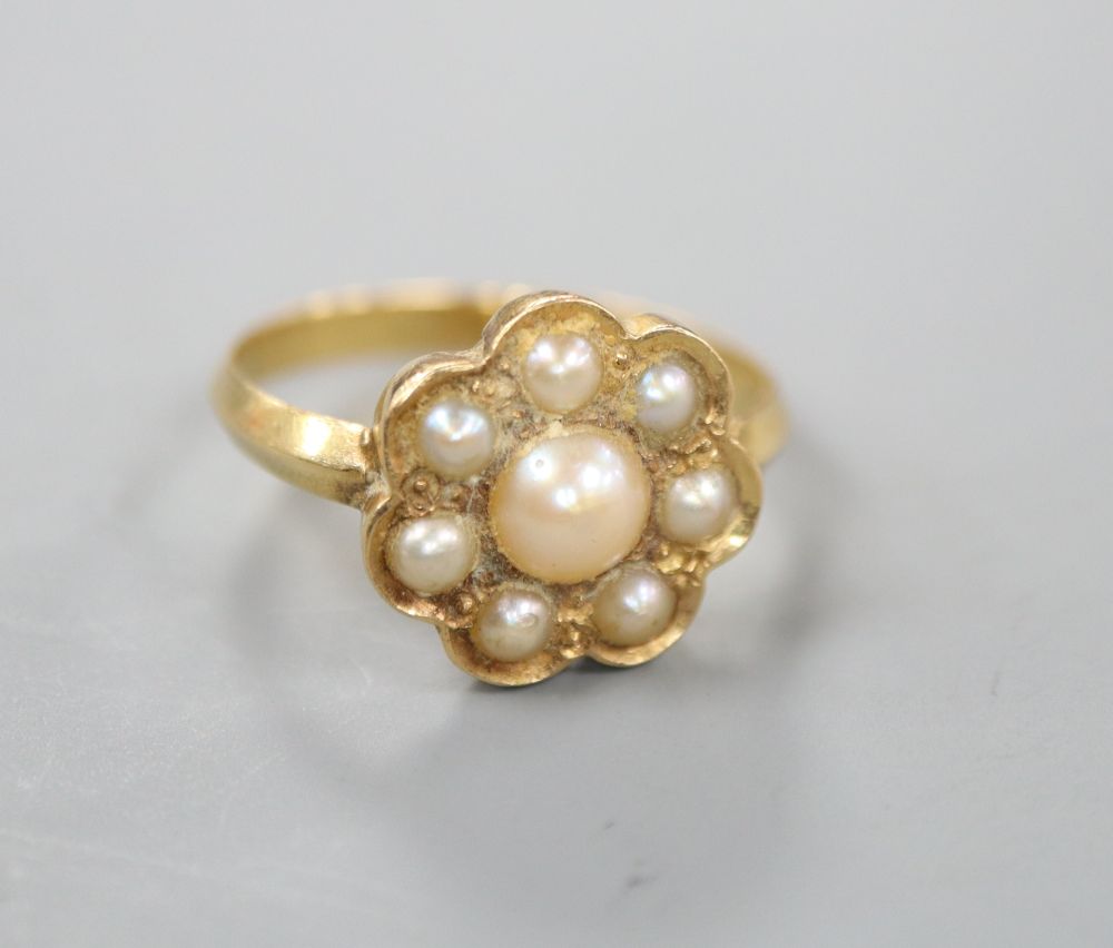 A yellow metal and seven stone split pearl cluster ring, size P/Q, gross 3.8 gram.